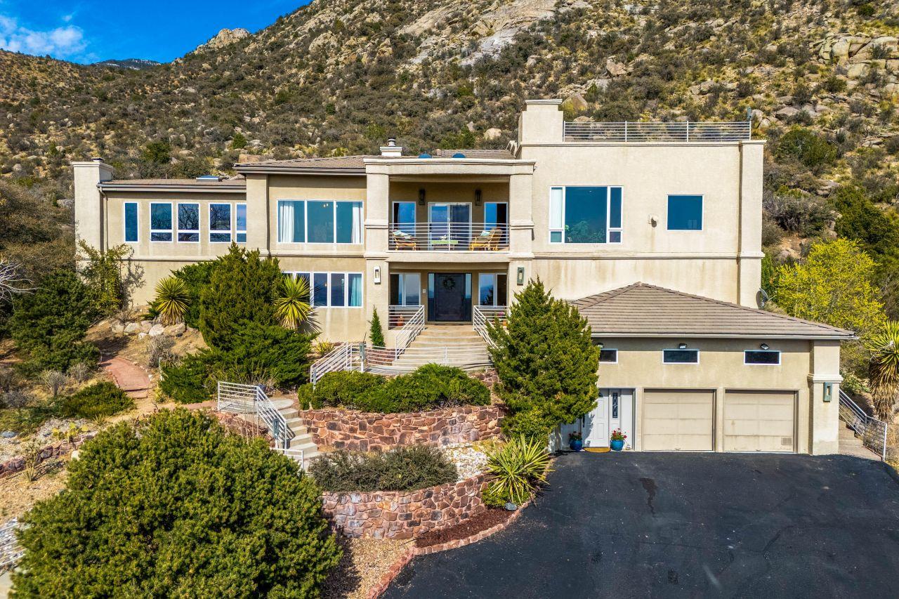 Albuquerque, New Mexico, 87122, United States, 4 Bedrooms Bedrooms, ,5 BathroomsBathrooms,Residential,For Sale,1766208