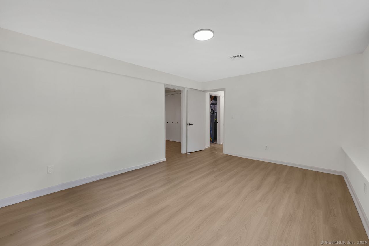 Milford, Connecticut, 06460, United States, 4 Bedrooms Bedrooms, ,3 BathroomsBathrooms,Residential,For Sale,1906885