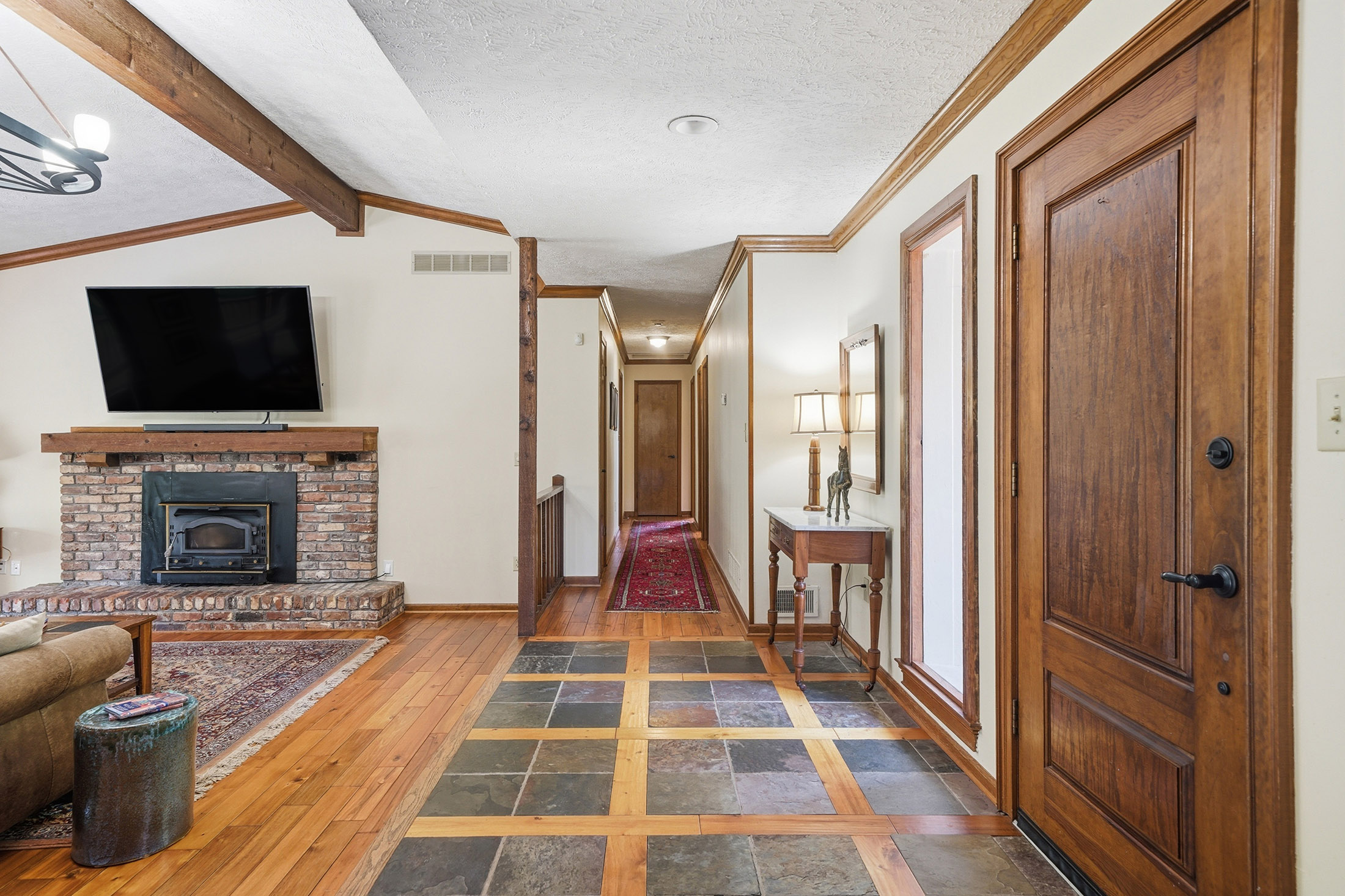  Exceptional Brick Ranch on 5+/- Picturesque Acres - 物件實景