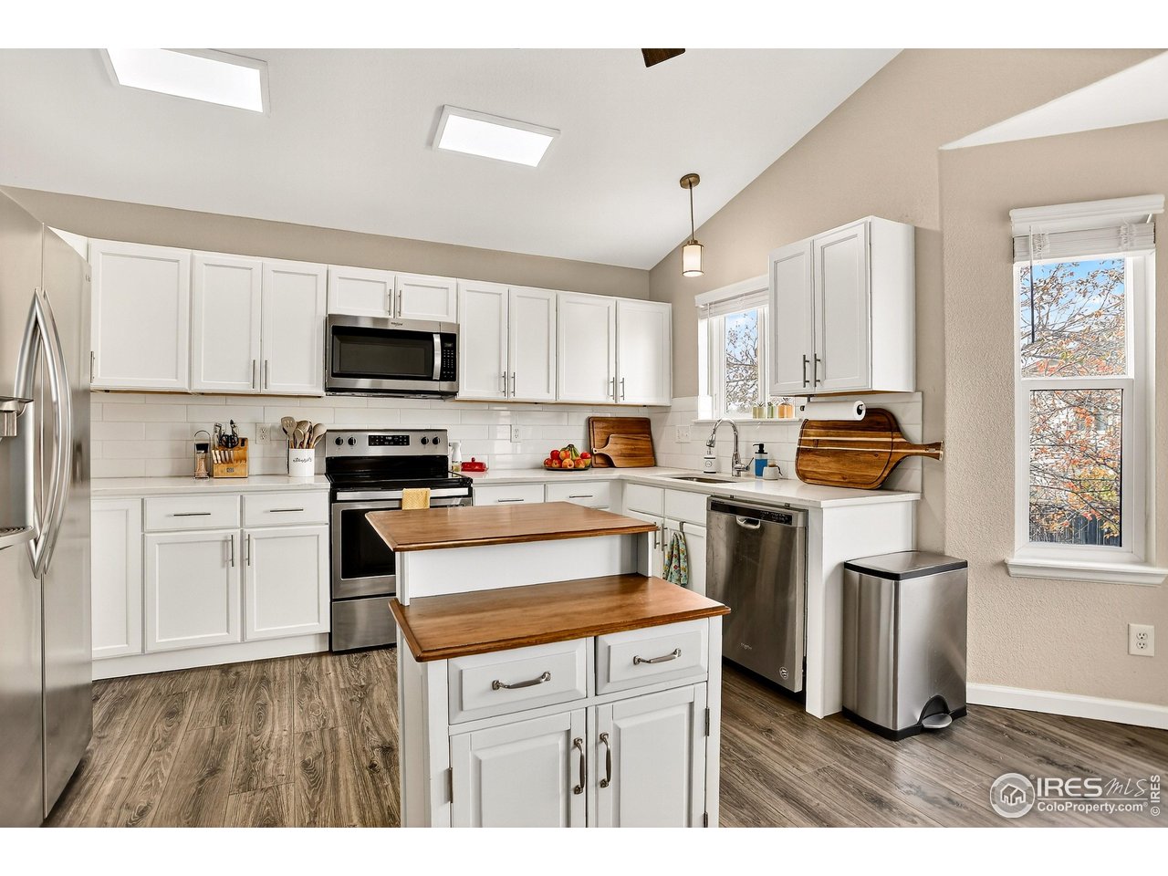 Aurora, Colorado, 80015, United States, 4 Bedrooms Bedrooms, ,2 BathroomsBathrooms,Residential,For Sale,2001847