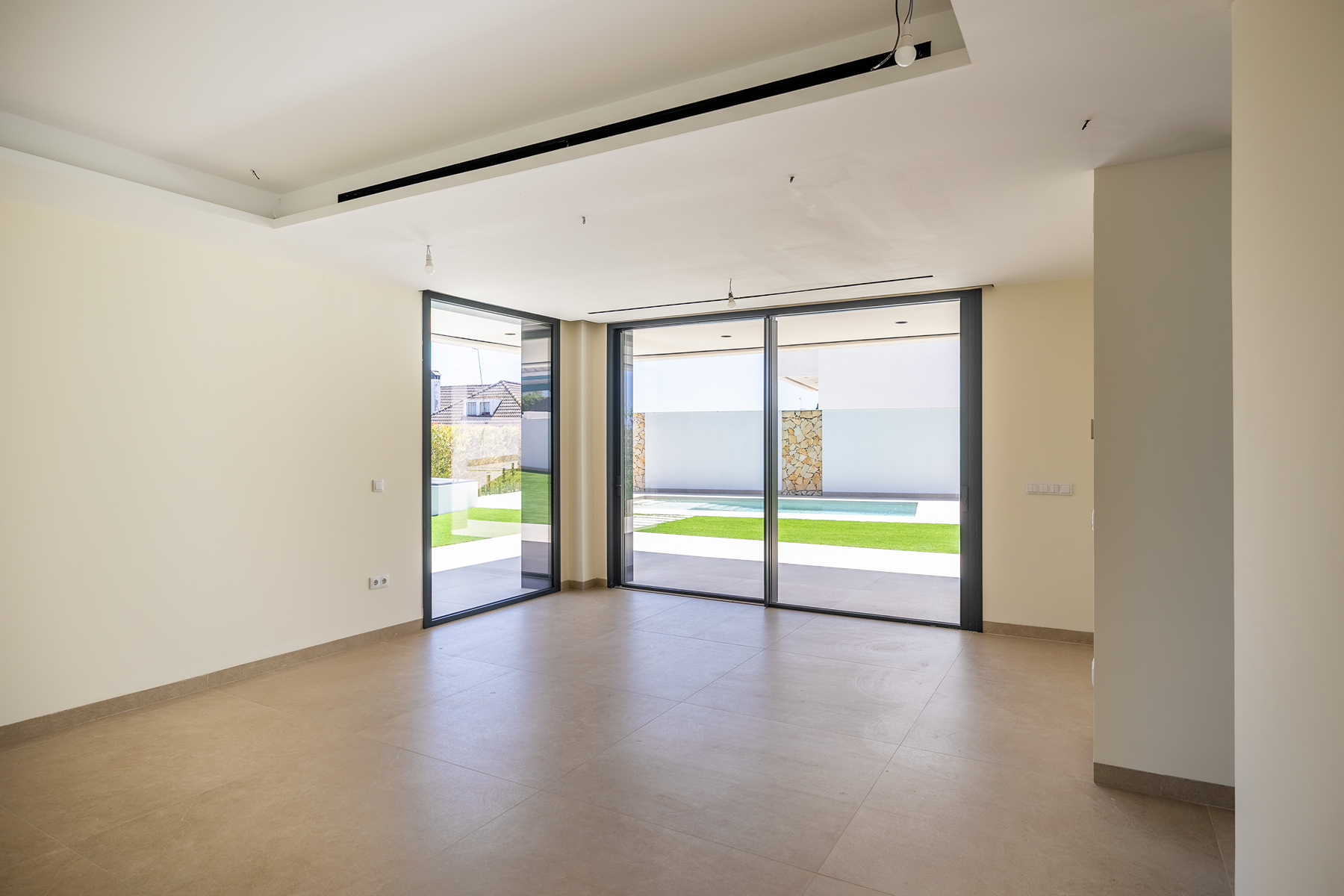  Detached villa with pool in private development in Tomares - 物件實景