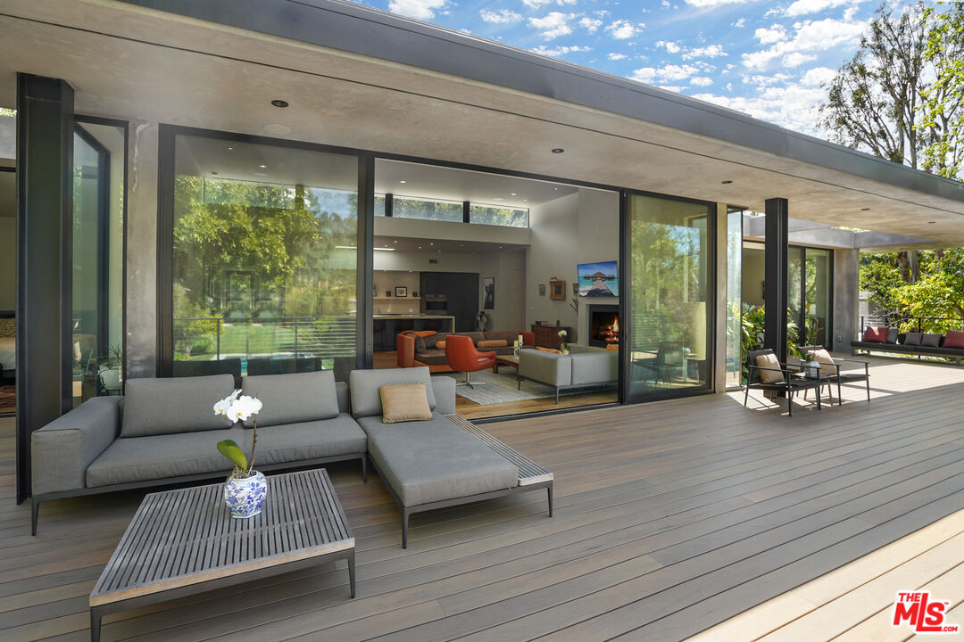 Malibu, California, 90265, United States, 4 Bedrooms Bedrooms, ,3 BathroomsBathrooms,Residential,For Sale,1917899