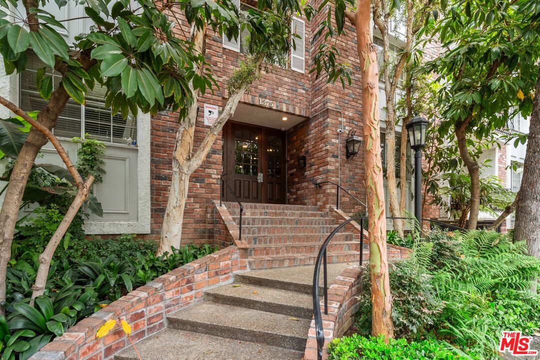 Los Angeles, California, 90024, United States, 2 Bedrooms Bedrooms, ,2 BathroomsBathrooms,Residential,For Sale,1876383