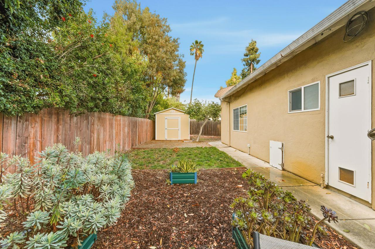 Redwood City, California, 94063, United States, ,Residential,For Sale,1990939