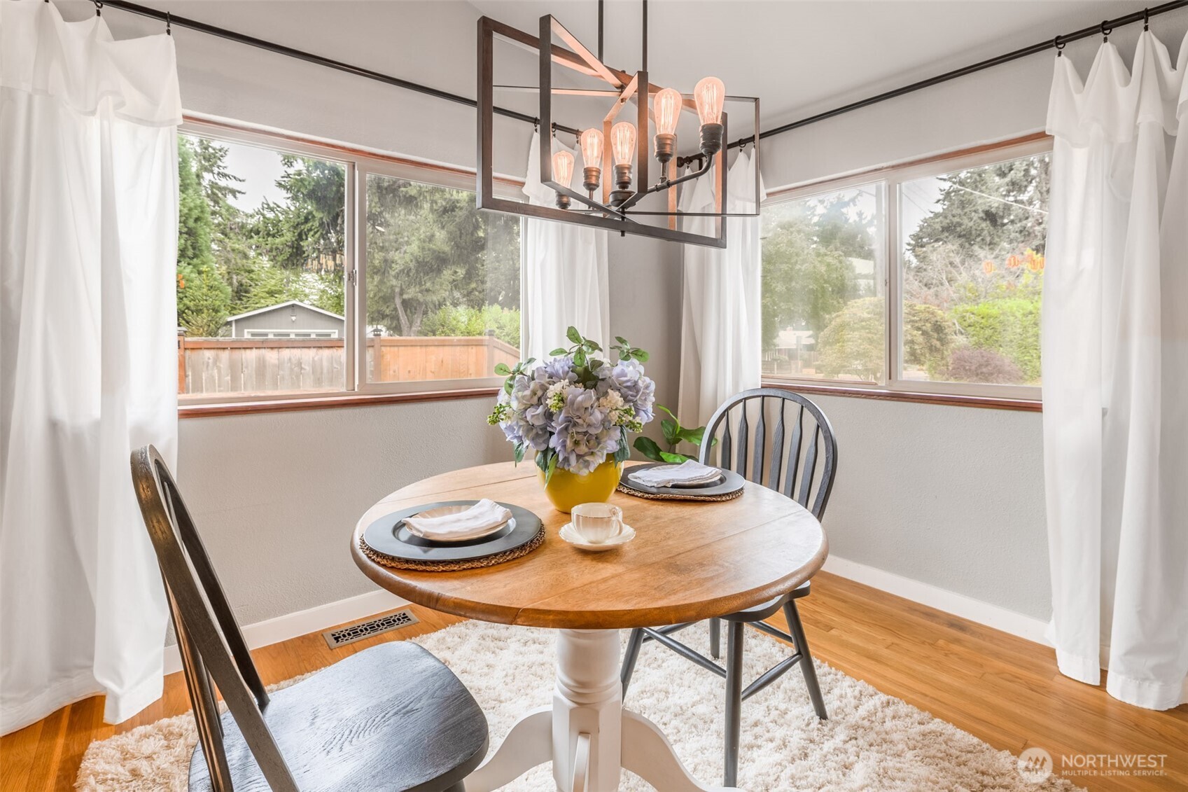 Burien, Washington, 98166, United States, 3 Bedrooms Bedrooms, ,2 BathroomsBathrooms,Residential,For Sale,1895408