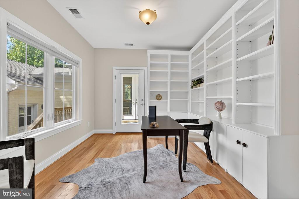 Arlington, Virginia, 22213, United States, 5 Bedrooms Bedrooms, ,5 BathroomsBathrooms,Residential,For Sale,1982488