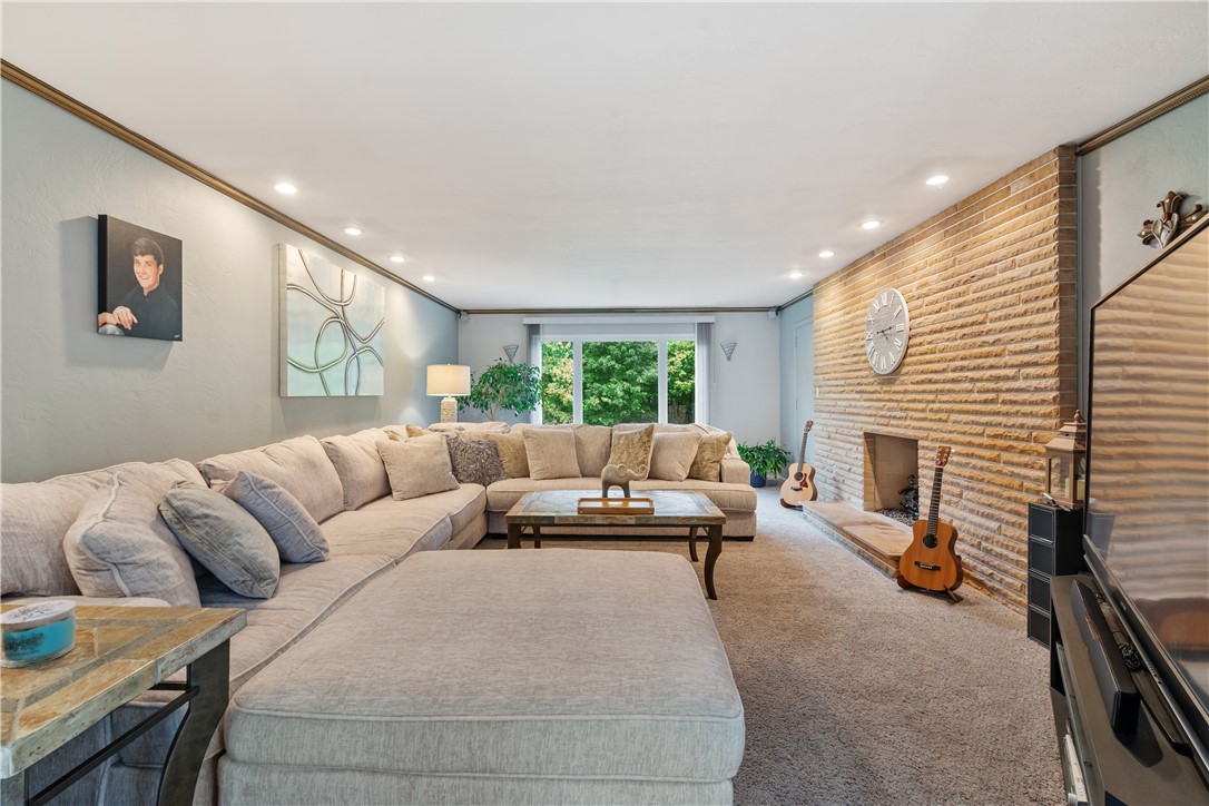 North Strabane, Pennsylvania, 15317, United States, 3 Bedrooms Bedrooms, ,3 BathroomsBathrooms,Residential,For Sale,1882986