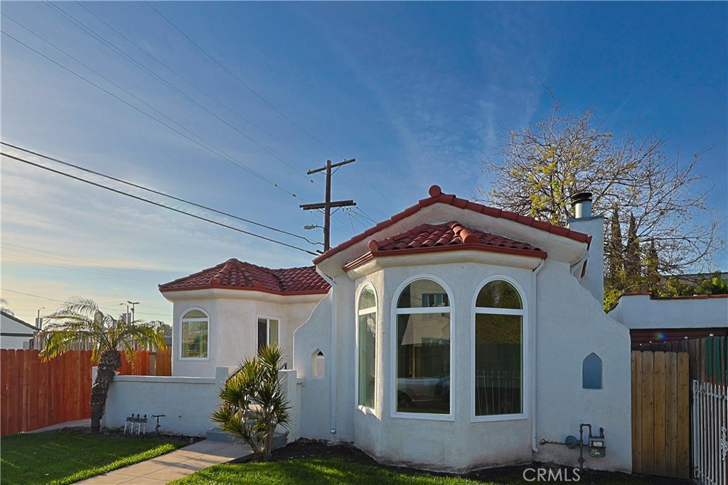 LOS ANGELES, California, 90018, United States, 3 Bedrooms Bedrooms, ,2 BathroomsBathrooms,Residential,For Sale,1747576