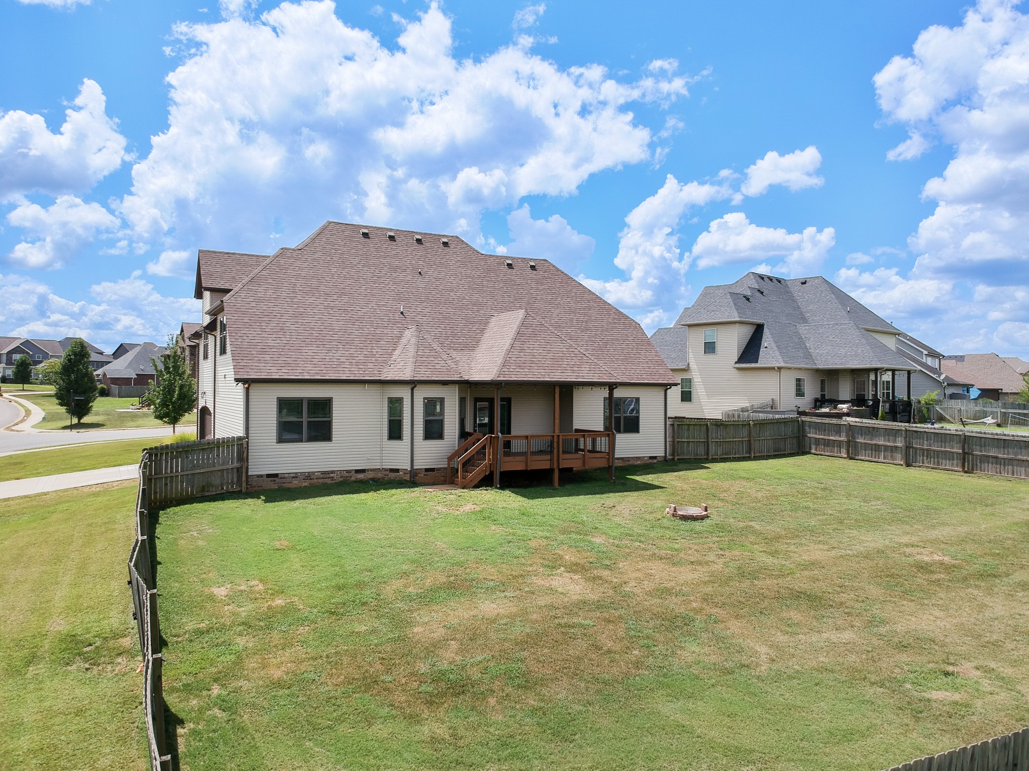 Clarksville, Tennessee, 37043, United States, 5 Bedrooms Bedrooms, ,4 BathroomsBathrooms,Residential,For Sale,1975936