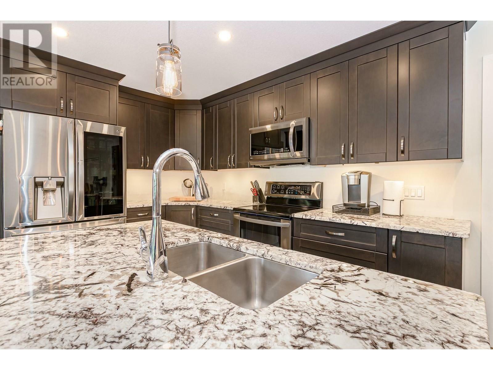 SICAMOUS, British Columbia, V0E 2V1, CA, 3 Bedrooms Bedrooms, ,3 BathroomsBathrooms,Residential,For Sale,1837122