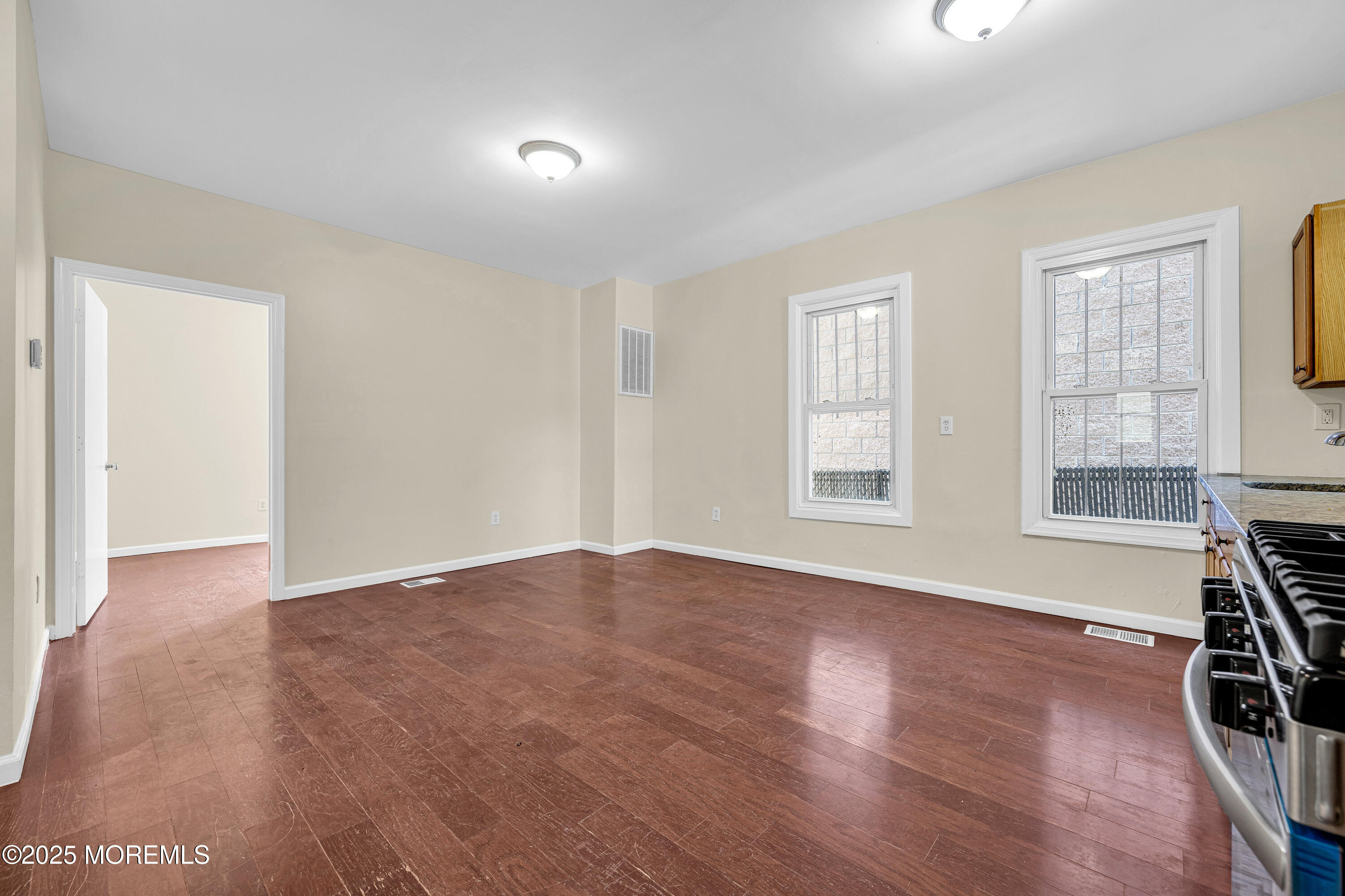 Newark, New Jersey, 07107, United States, 6 Bedrooms Bedrooms, ,3 BathroomsBathrooms,Residential,For Sale,1937916