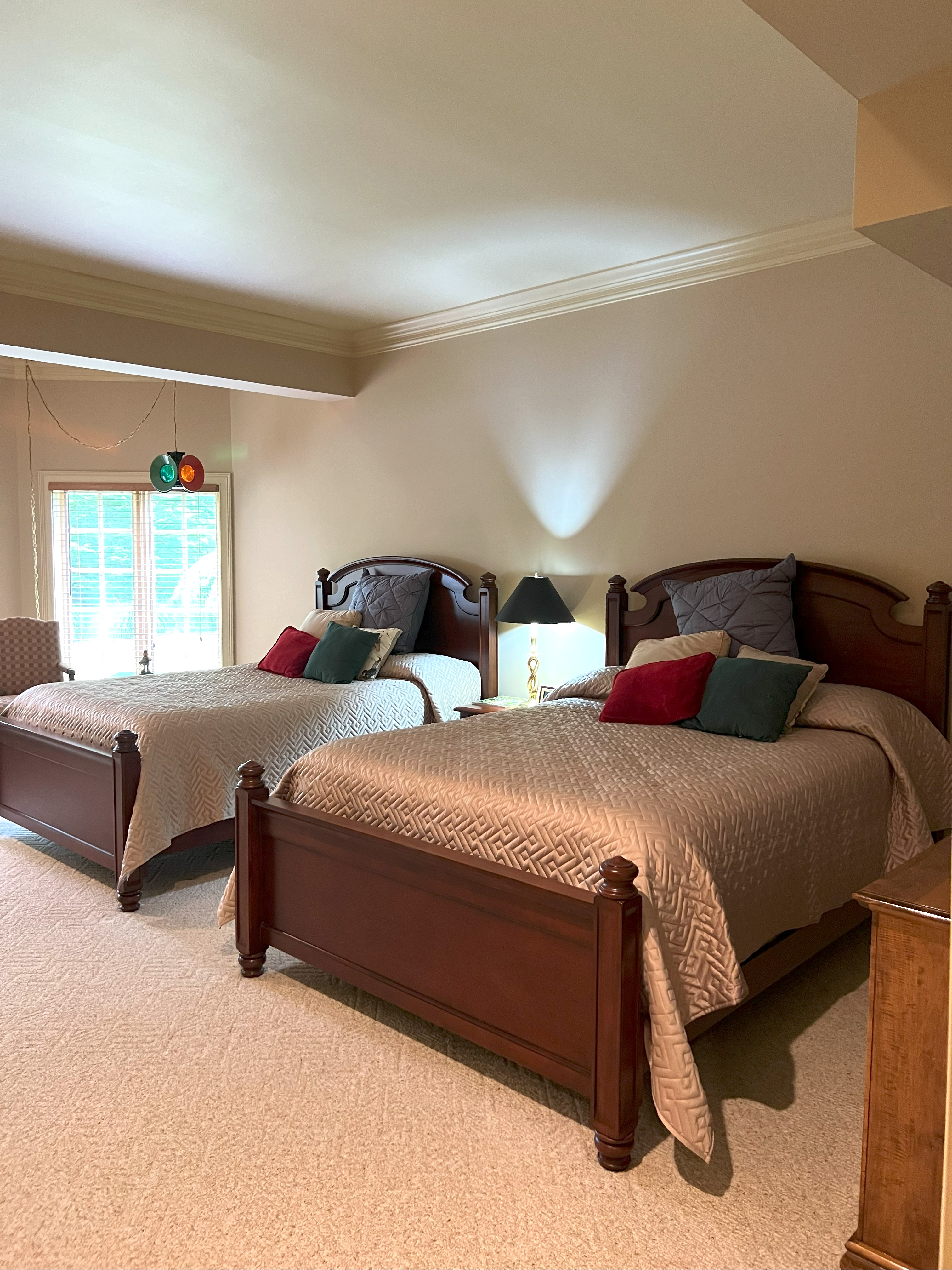 Frankfort, Kentucky, 40601, United States, 5 Bedrooms Bedrooms, ,4 BathroomsBathrooms,Residential,For Sale,1983551