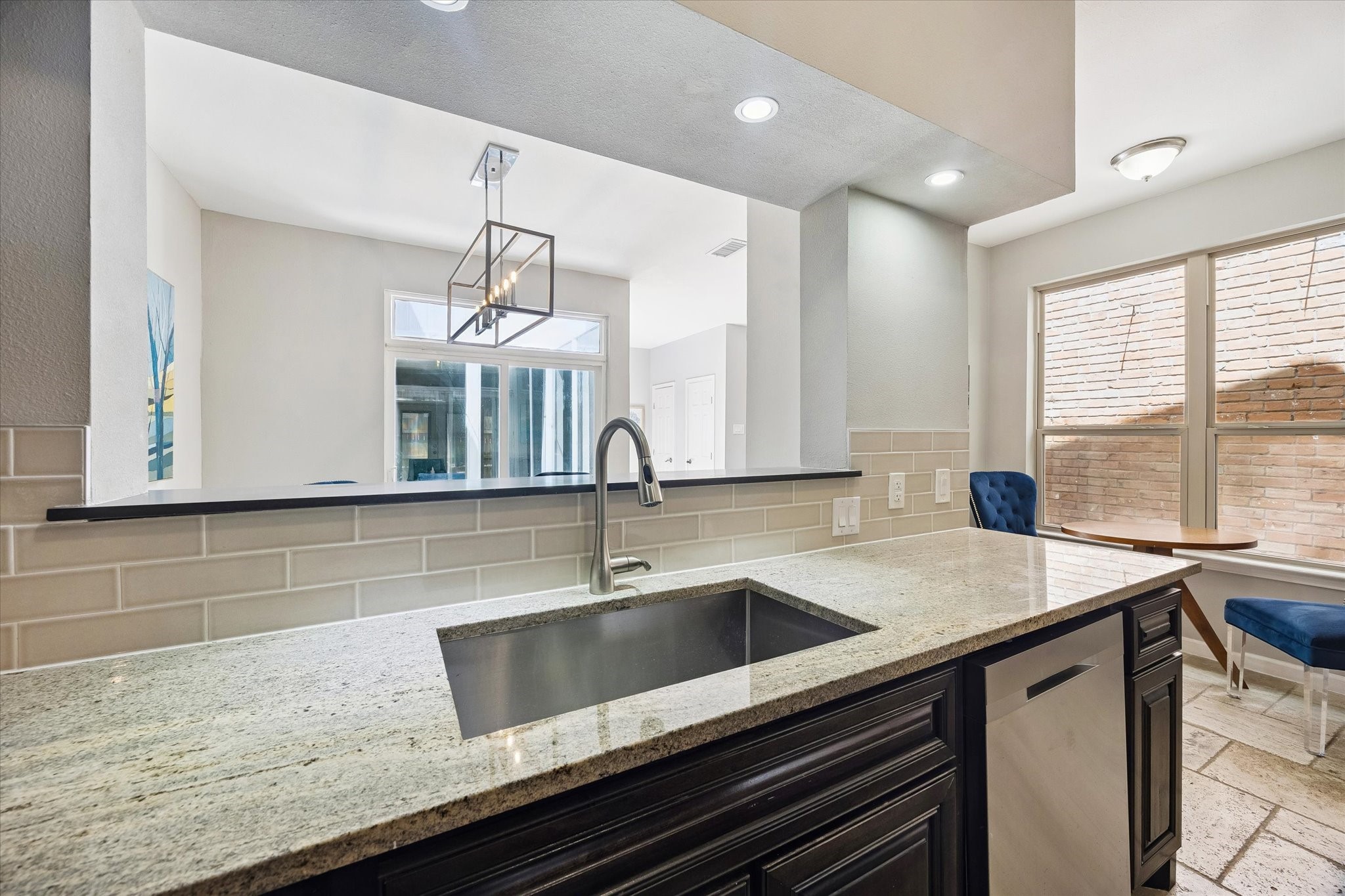  7483 Brompton Street - 物件實景