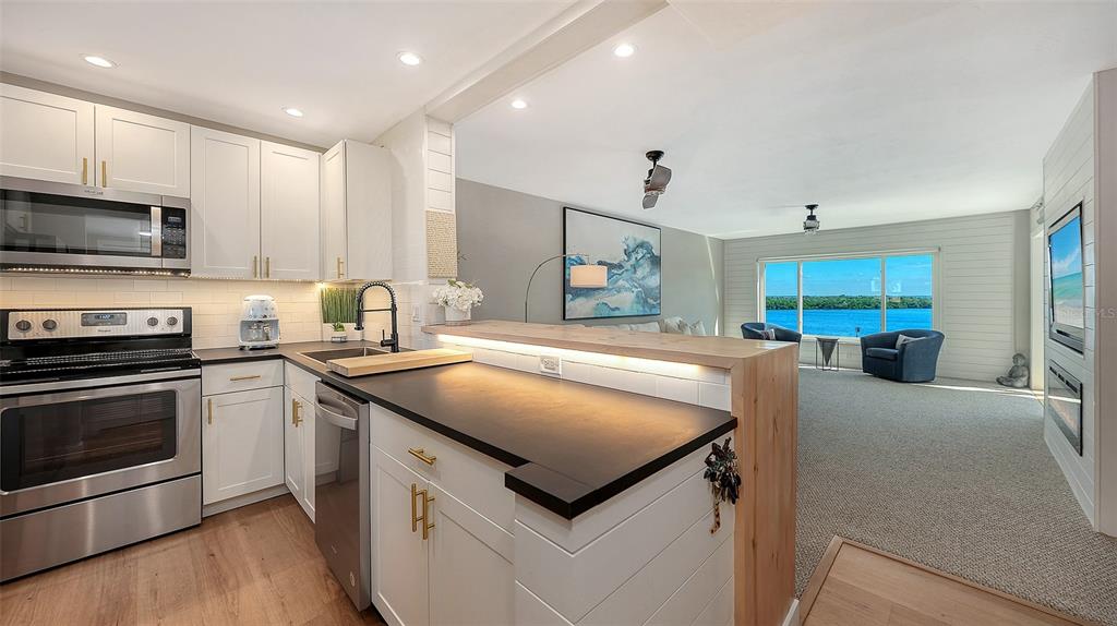 Longboat Key, Florida, 34228, United States, 2 Bedrooms Bedrooms, ,2 BathroomsBathrooms,Residential,For Sale,1987475