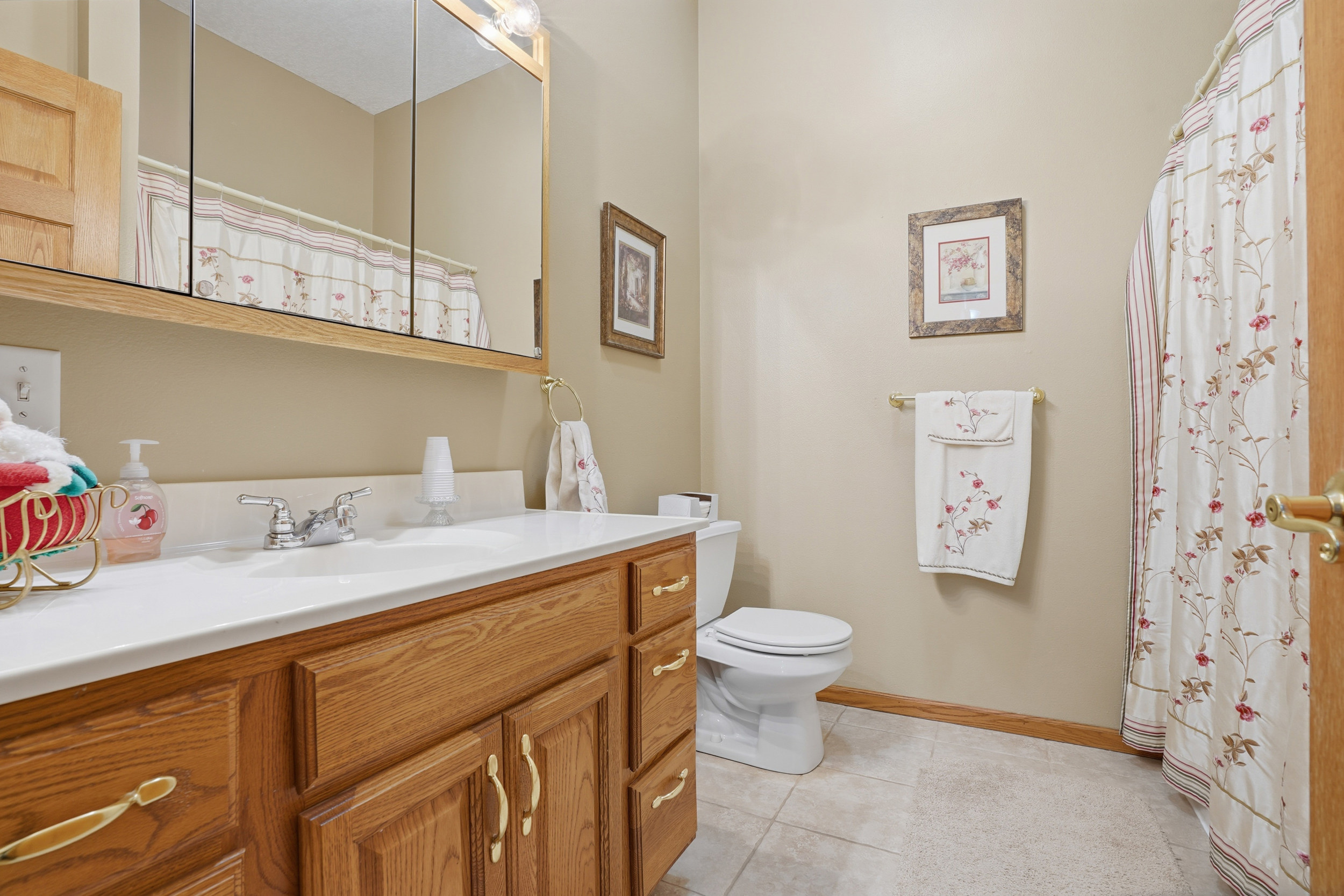 Washington, Iowa, 52353, United States, 5 Bedrooms Bedrooms, ,3 BathroomsBathrooms,Residential,For Sale,2008132