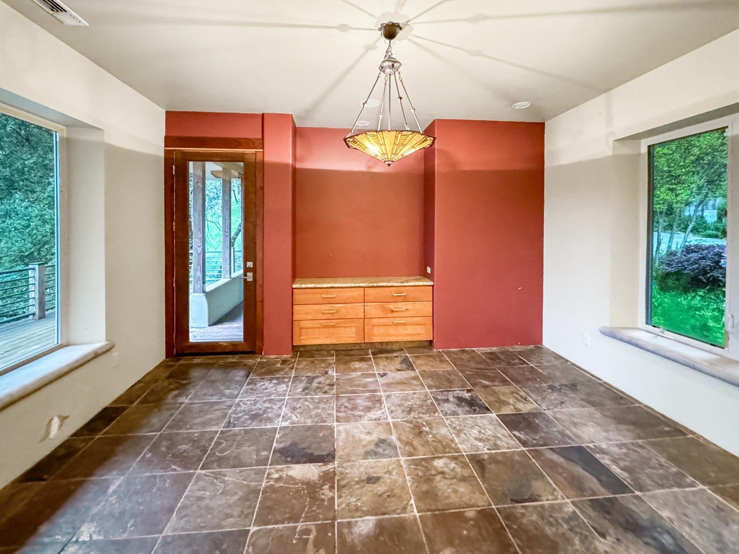 Grass Valley, California, 95949, United States, 3 Bedrooms Bedrooms, ,4 BathroomsBathrooms,Residential,For Sale,1920677