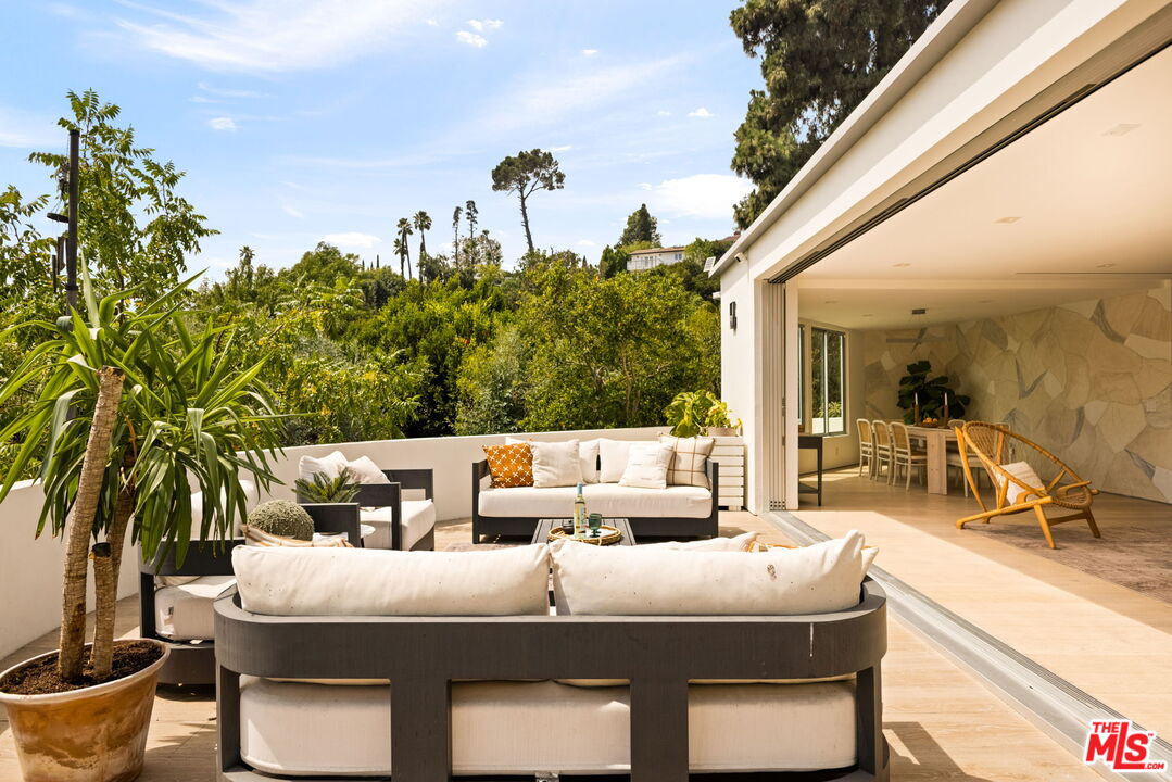 Los Angeles, California, 90046, United States, 4 Bedrooms Bedrooms, ,4 BathroomsBathrooms,Residential,For Sale,1912038