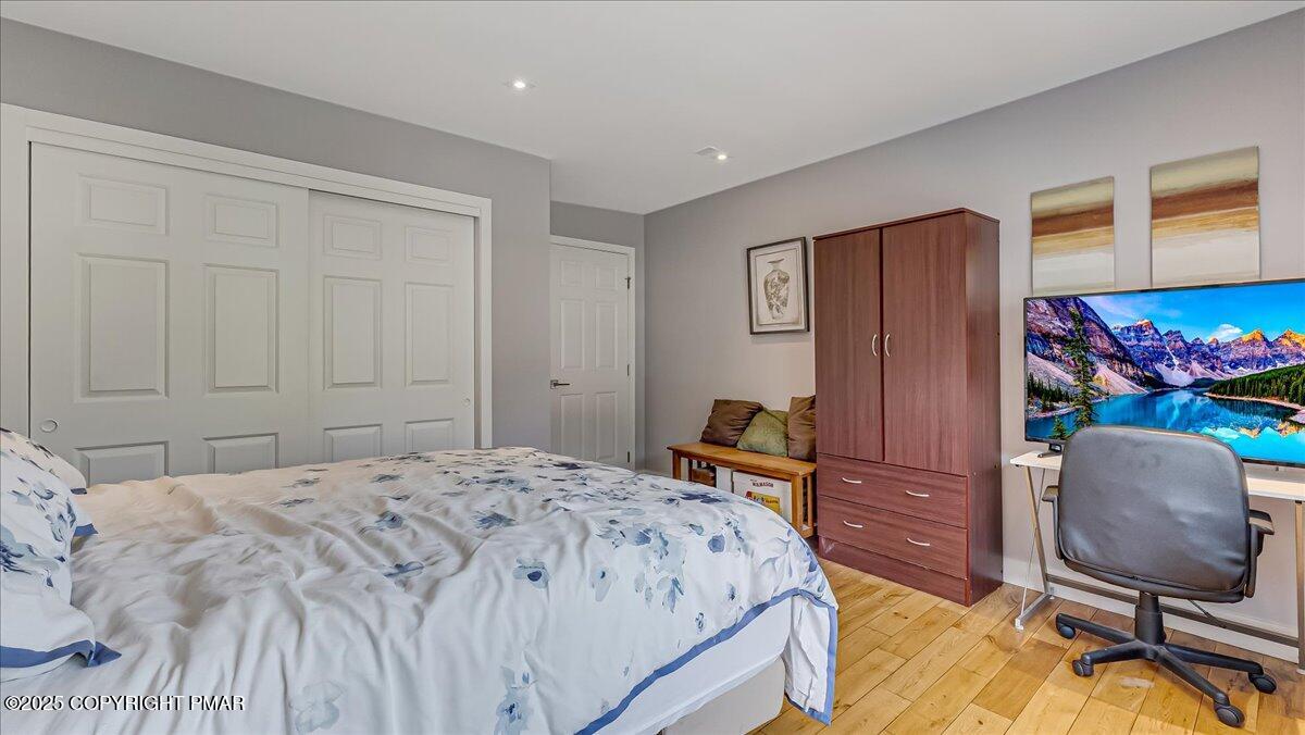 East Stroudsburg, Pennsylvania, 18302, United States, 5 Bedrooms Bedrooms, ,4 BathroomsBathrooms,Residential,For Sale,1980579