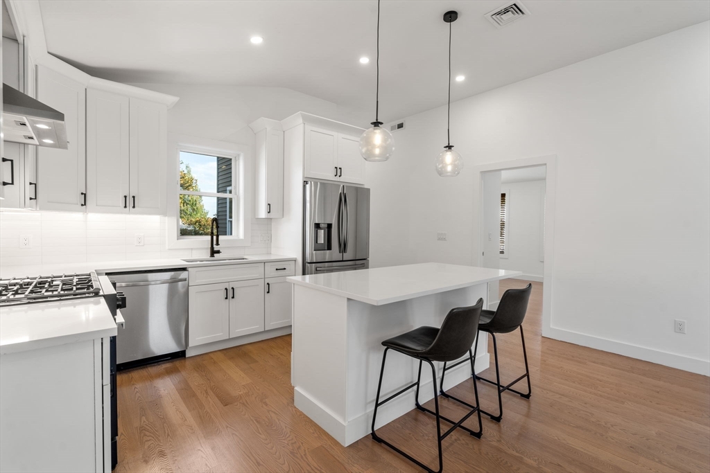 Waltham, Massachusetts, 02451, United States, 3 Bedrooms Bedrooms, ,2 BathroomsBathrooms,Residential,For Sale,1960528