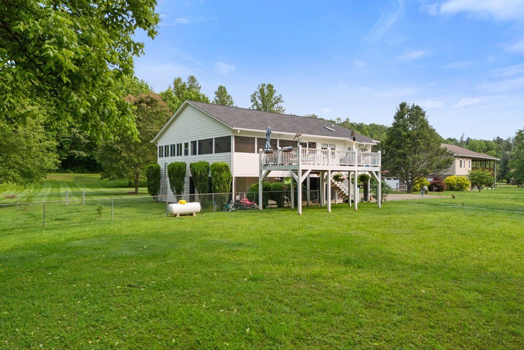 Murphy, North Carolina, 28906, United States, 2 Bedrooms Bedrooms, ,2 BathroomsBathrooms,Residential,For Sale,1923823