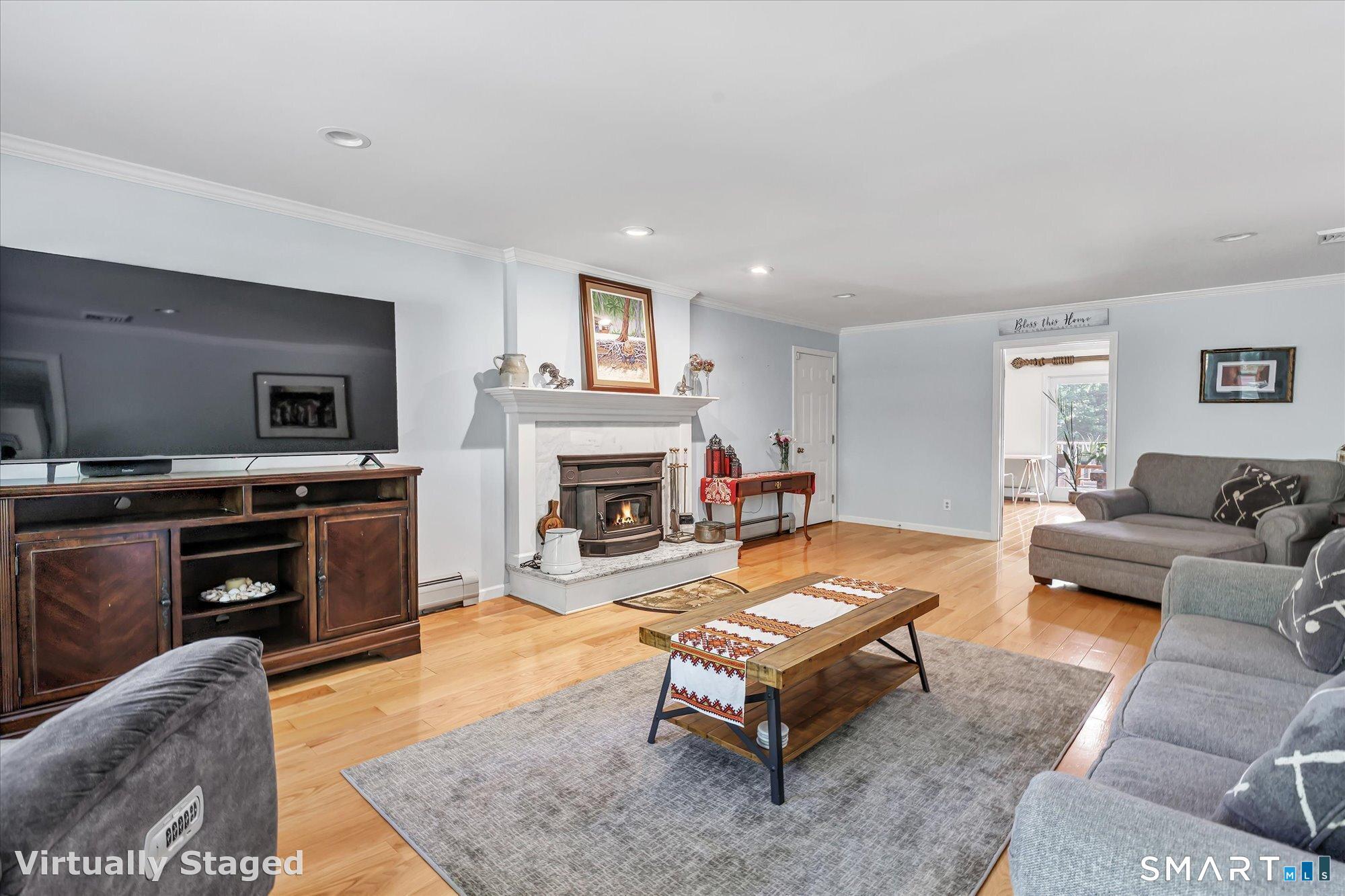 Shelton, Connecticut, 06484, United States, 4 Bedrooms Bedrooms, ,4 BathroomsBathrooms,Residential,For Sale,2049077