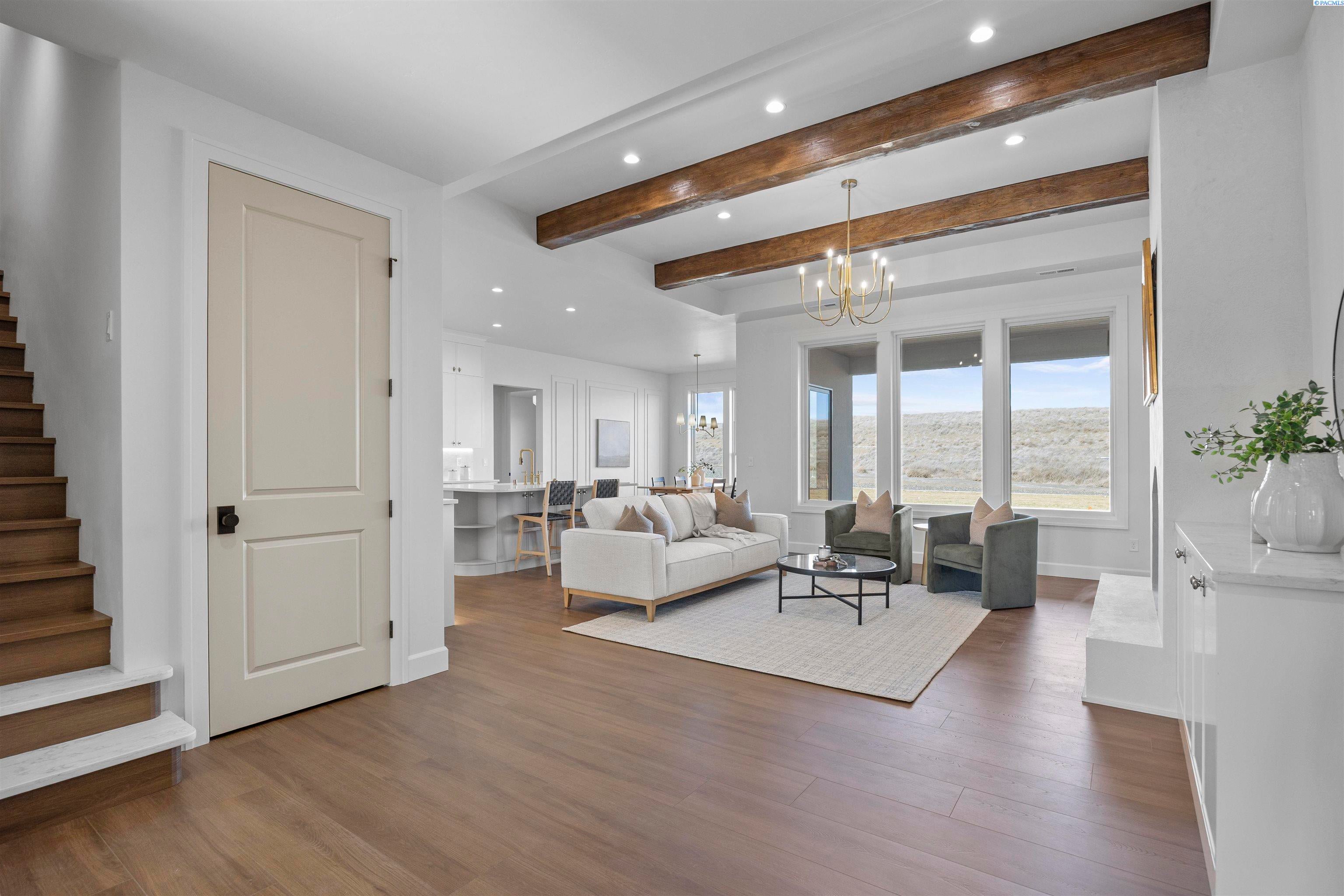 Richland, Washington, 99352, United States, 4 Bedrooms Bedrooms, ,3 BathroomsBathrooms,Residential,For Sale,2048138