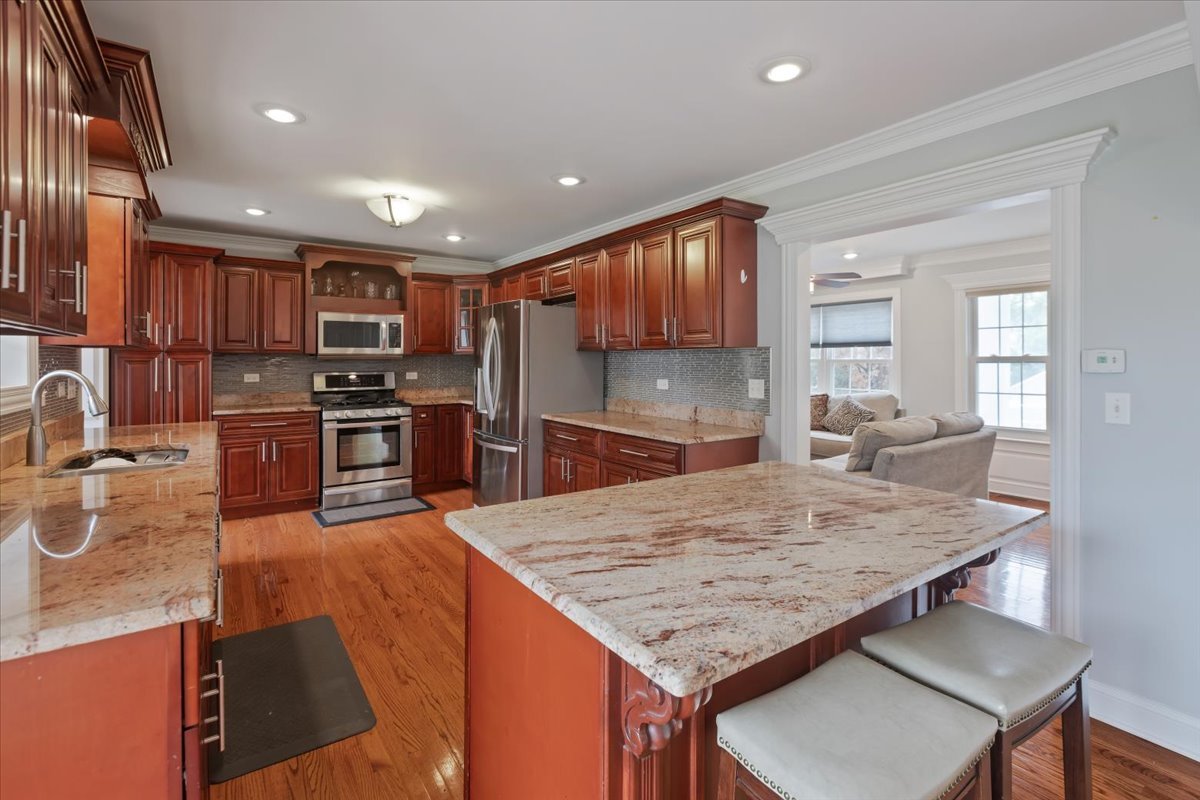 Lombard, Illinois, 60148, United States, 4 Bedrooms Bedrooms, ,4 BathroomsBathrooms,Residential,For Sale,1900568