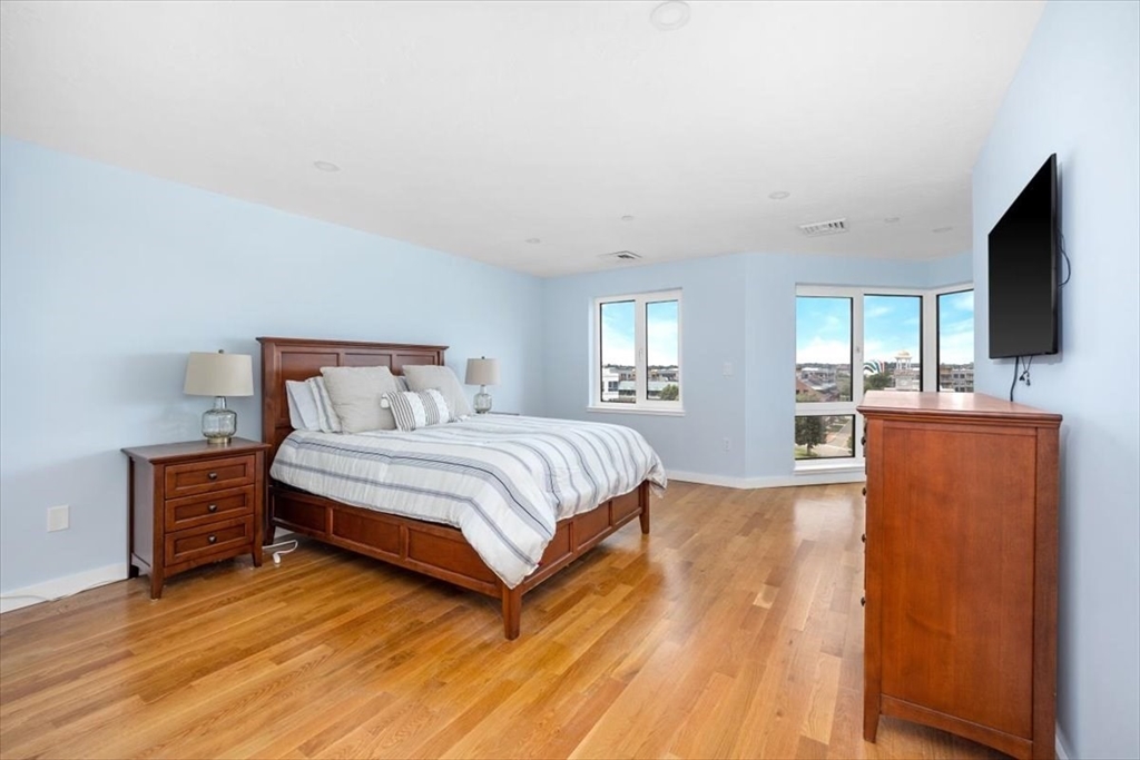 Quincy, Massachusetts, 02171, United States, 2 Bedrooms Bedrooms, ,2 BathroomsBathrooms,Residential,For Sale,1925406