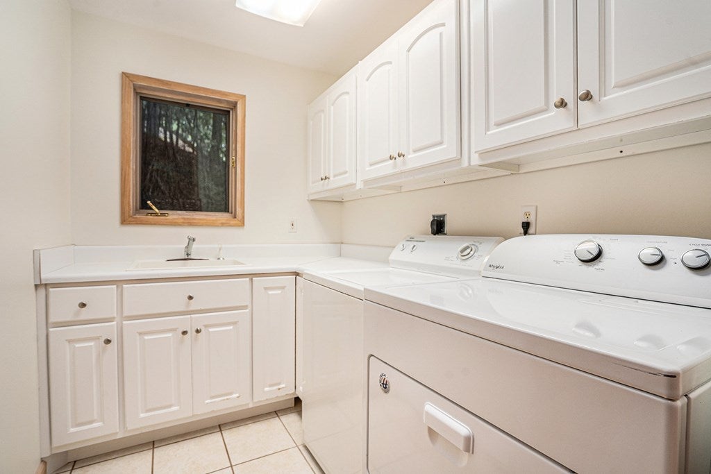 Ellijay, Georgia, 30536, United States, 4 Bedrooms Bedrooms, ,4 BathroomsBathrooms,Residential,For Sale,1888522