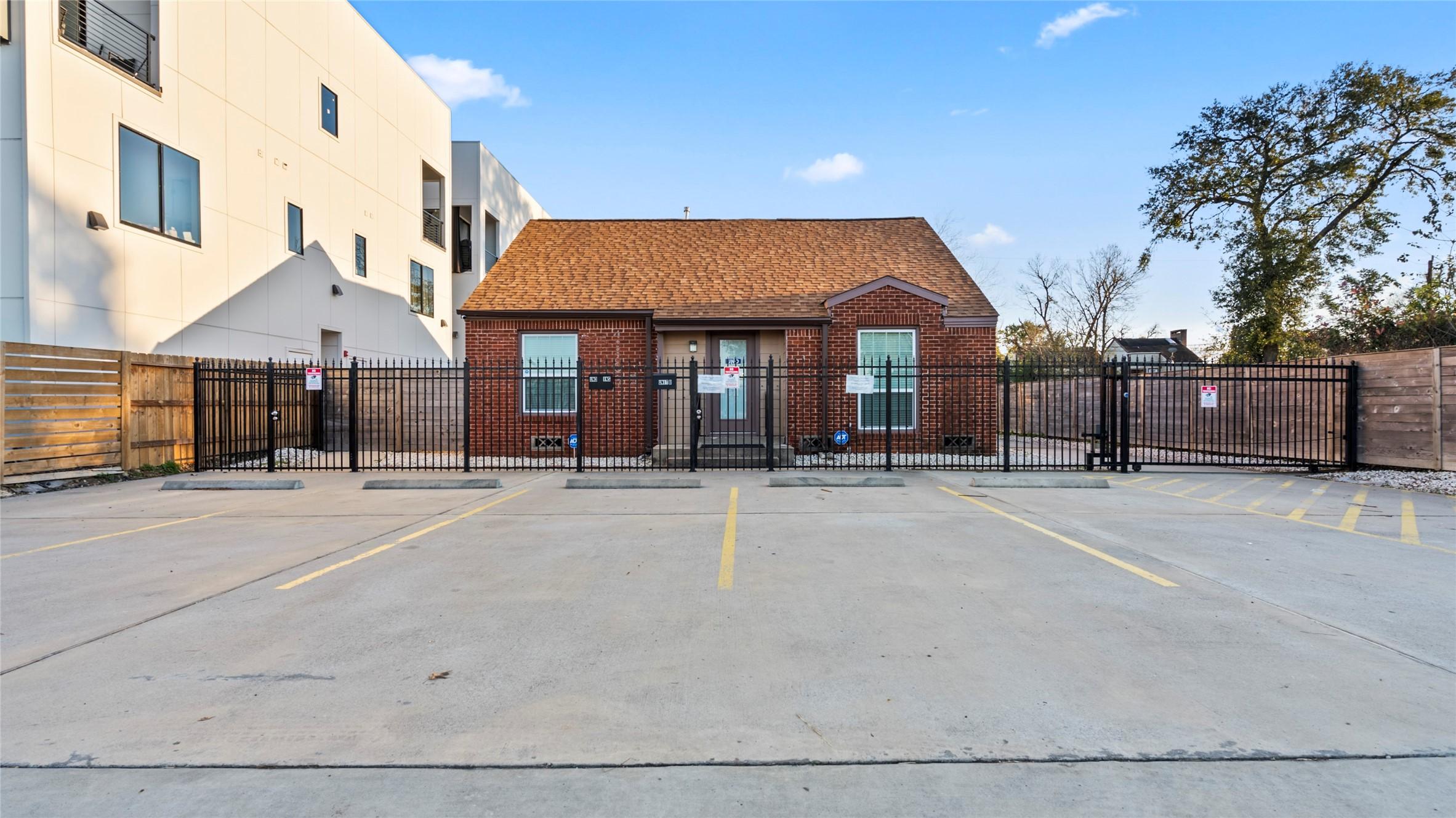 Houston, Texas, 77021, United States, 3 Bedrooms Bedrooms, ,1 BathroomBathrooms,Residential,For Sale,1687192