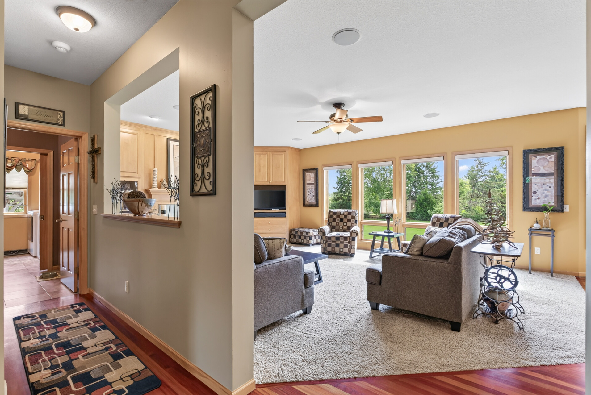  Elegant Fox Ridge Retreat with Exceptional Entertaining Spaces - 物件實景