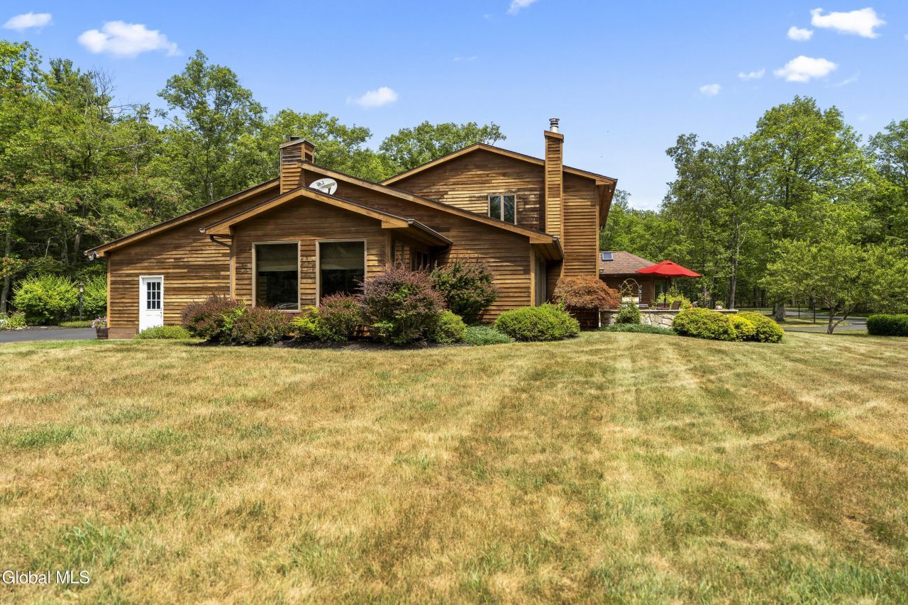 Coeymans Hollow, New York, 12046, United States, 4 Bedrooms Bedrooms, ,3 BathroomsBathrooms,Residential,For Sale,1907699