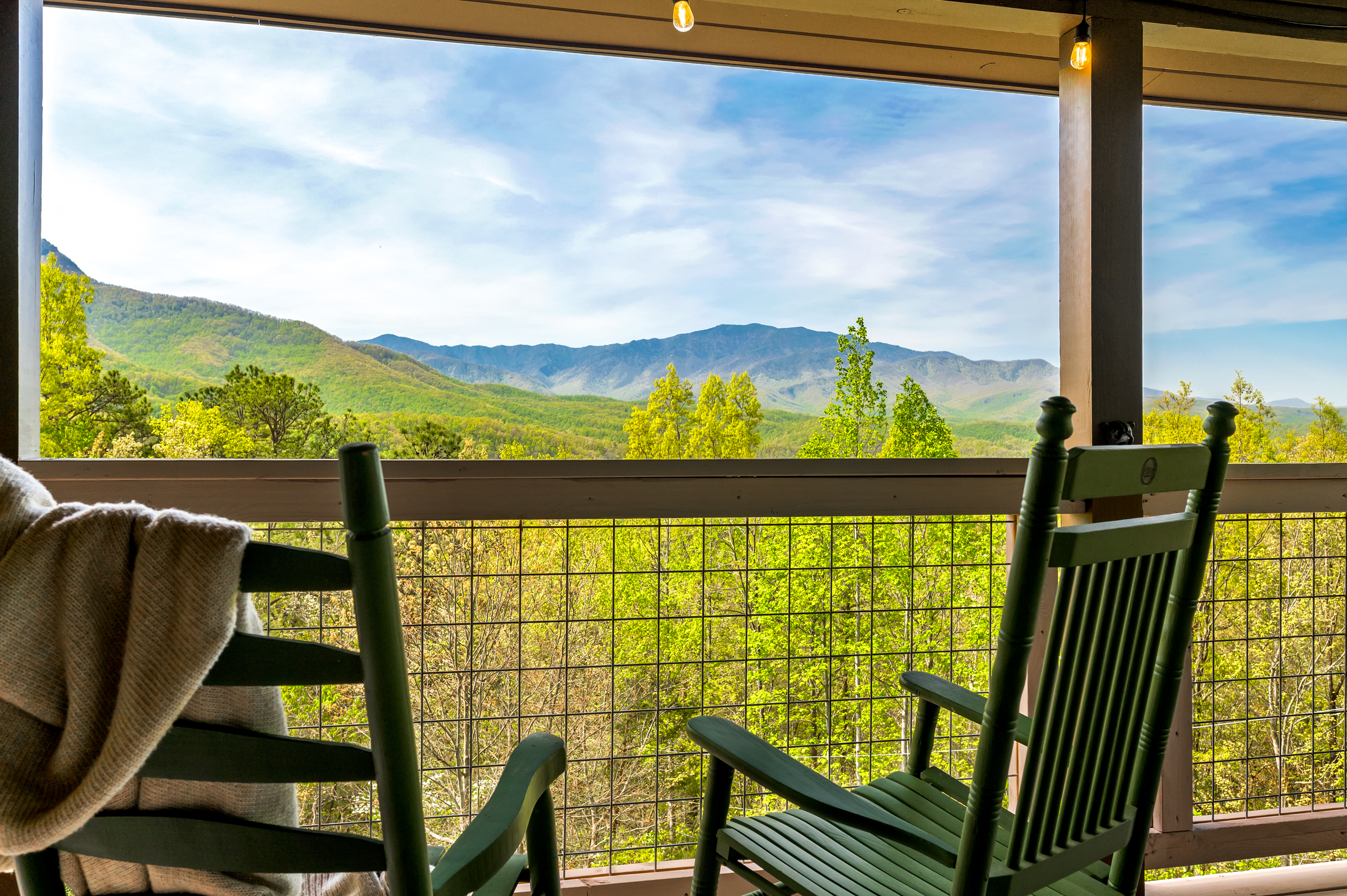 Gatlinburg, Tennessee, 37738, United States, 3 Bedrooms Bedrooms, ,2 BathroomsBathrooms,Residential,For Sale,1987408