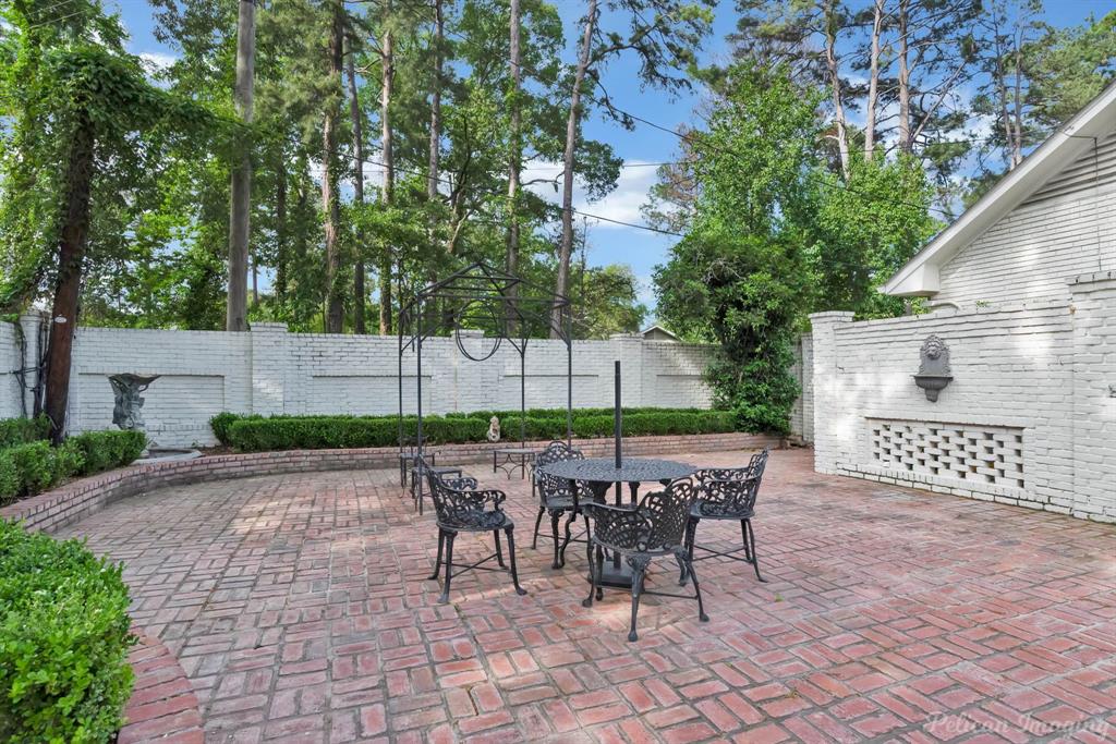 Shreveport, Louisiana, 71106, United States, 5 Bedrooms Bedrooms, ,3 BathroomsBathrooms,Residential,For Sale,1804605