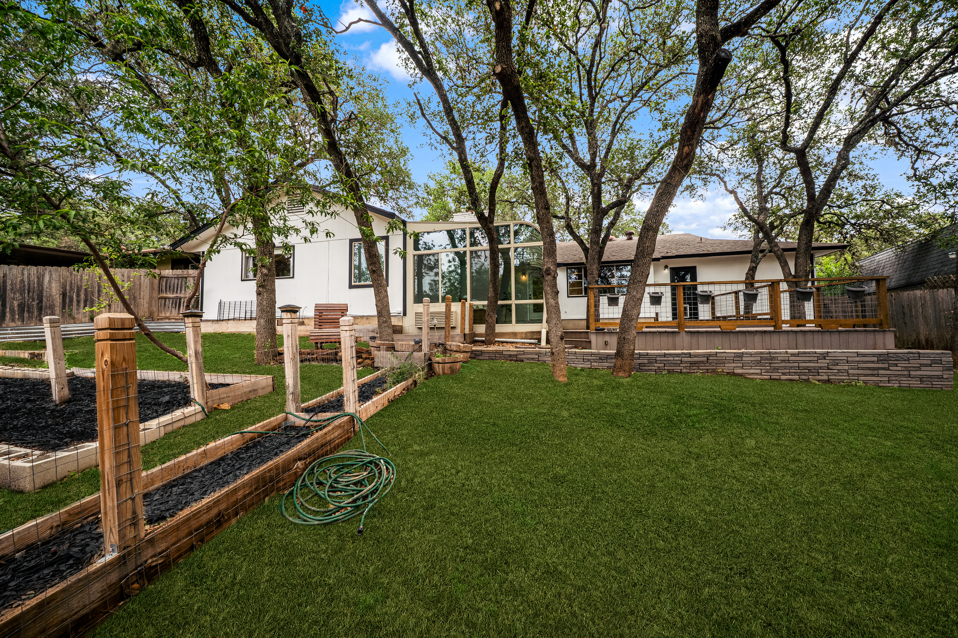  Updated Ranch with Greenbelt Privacy - 物件實景