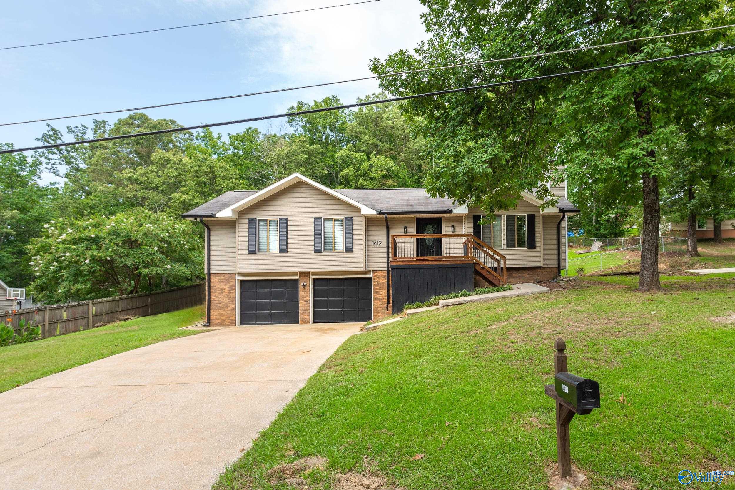 High Oak Dr, Anniston, AL 36206