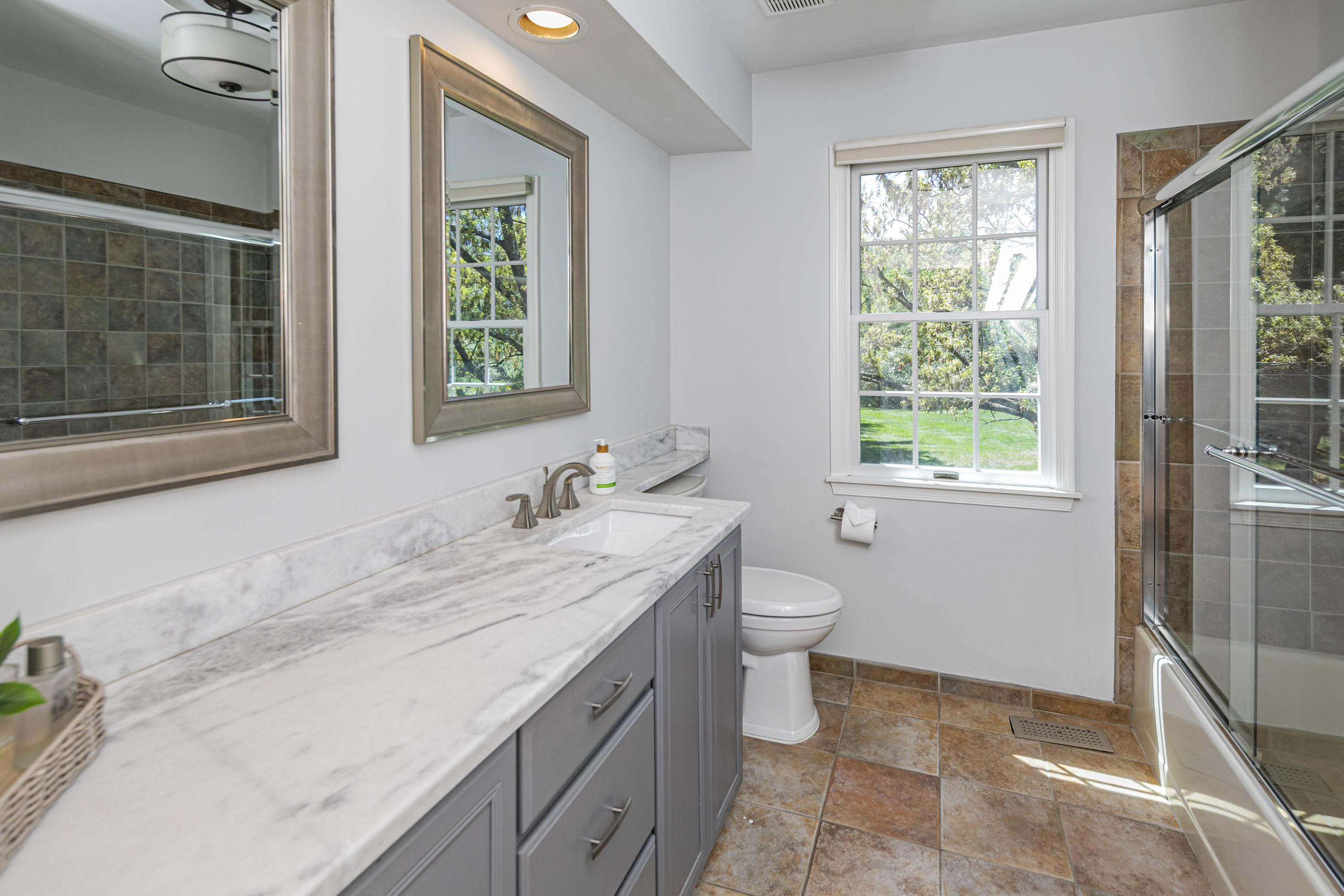  Largest End-Unit in Washington Oaks with Serene Views and Upgrades Galore - 物件實景