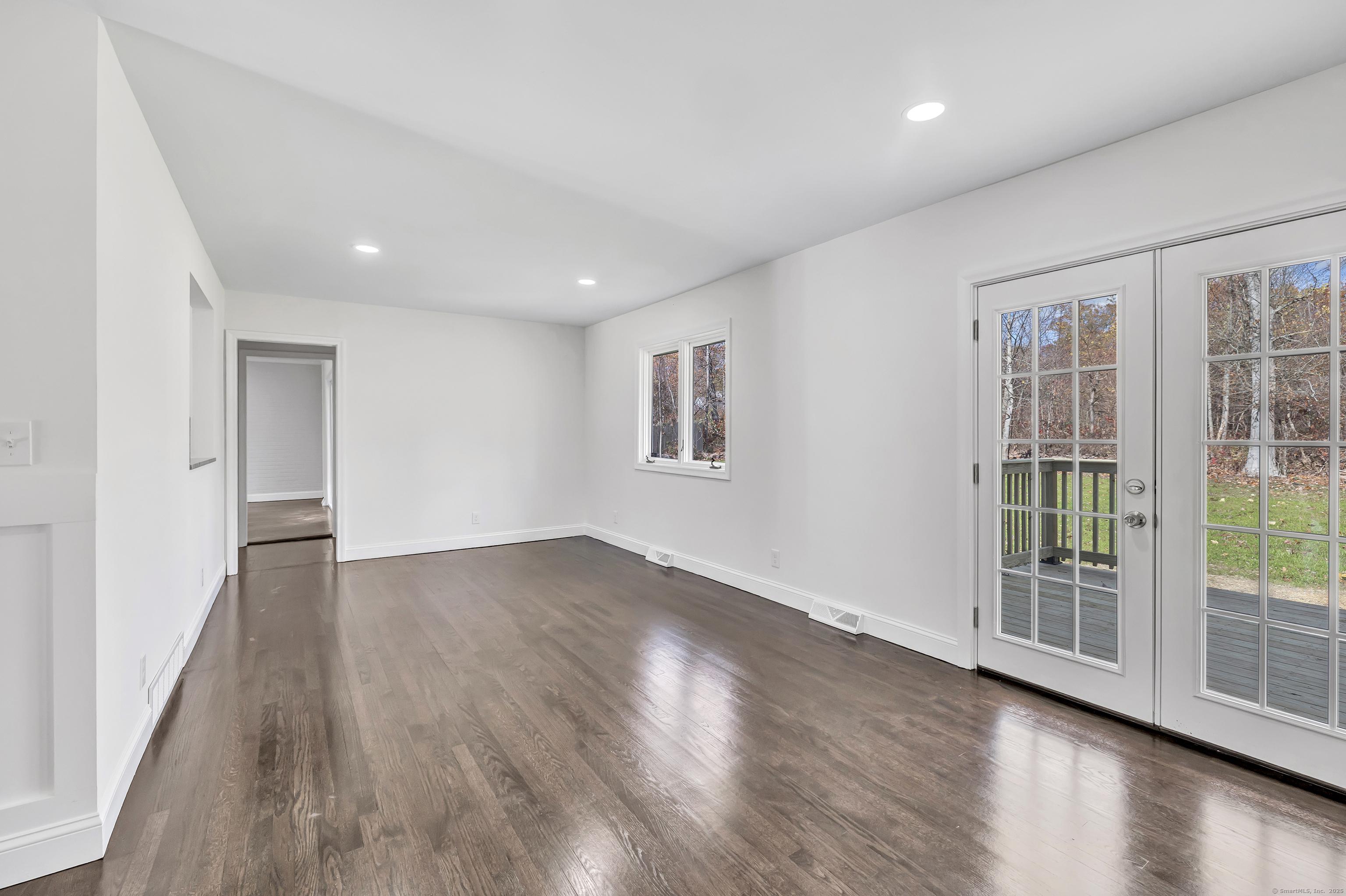 Hamden, Connecticut, 06518, United States, 3 Bedrooms Bedrooms, ,2 BathroomsBathrooms,Residential,For Sale,1987116