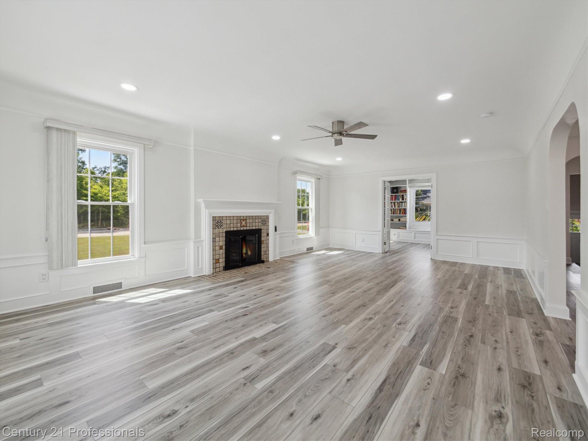 FarmingtonHills, Michigan, 48167, United States, 4 Bedrooms Bedrooms, ,4 BathroomsBathrooms,Residential,For Sale,1895323
