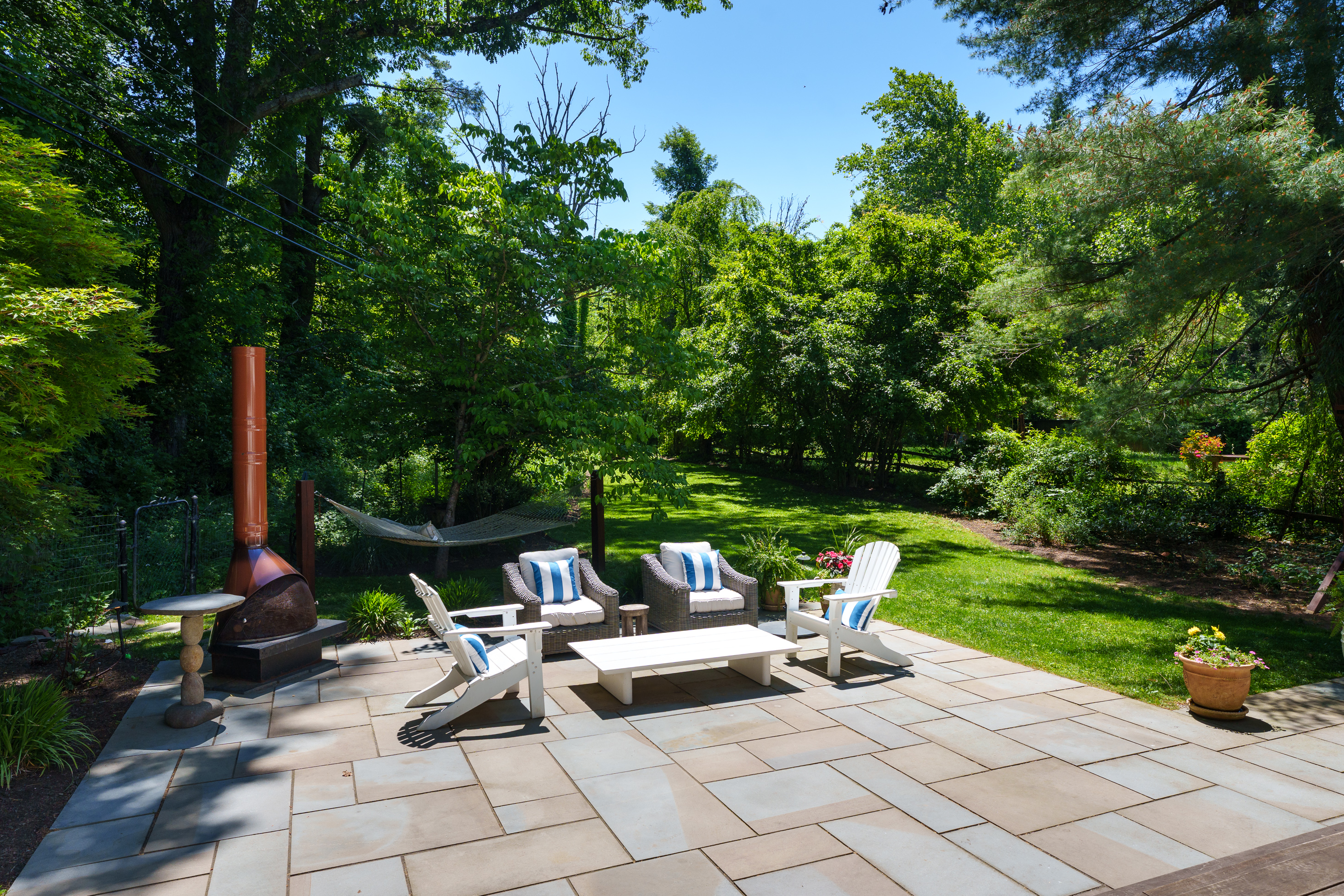  A Magical Backyard and Magazine-Worthy Kitchen - 物件實景