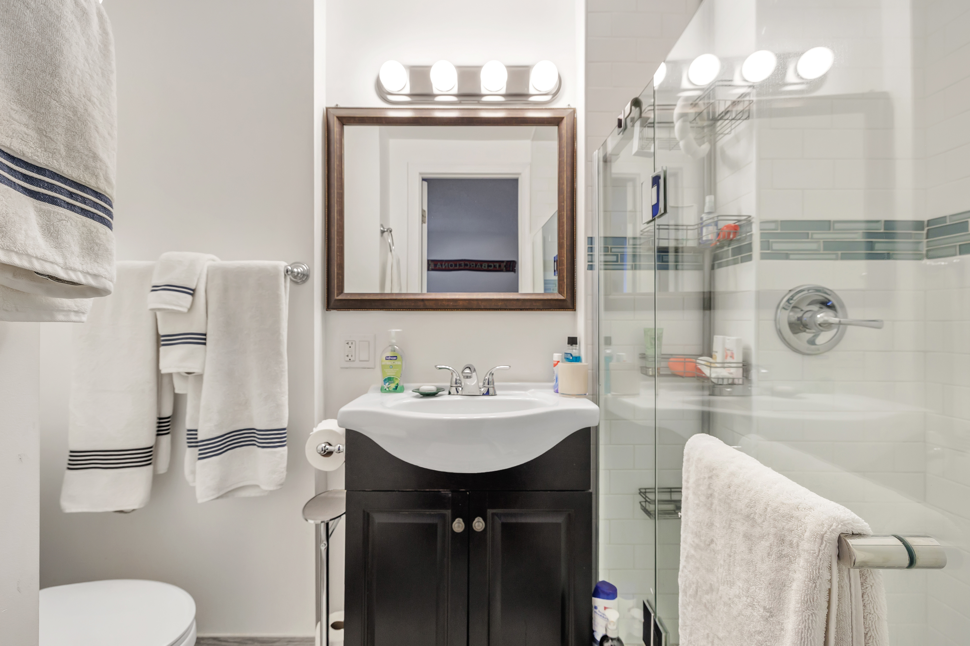 Stratford, Connecticut, 06614, United States, 4 Bedrooms Bedrooms, ,4 BathroomsBathrooms,Residential,For Sale,1996522