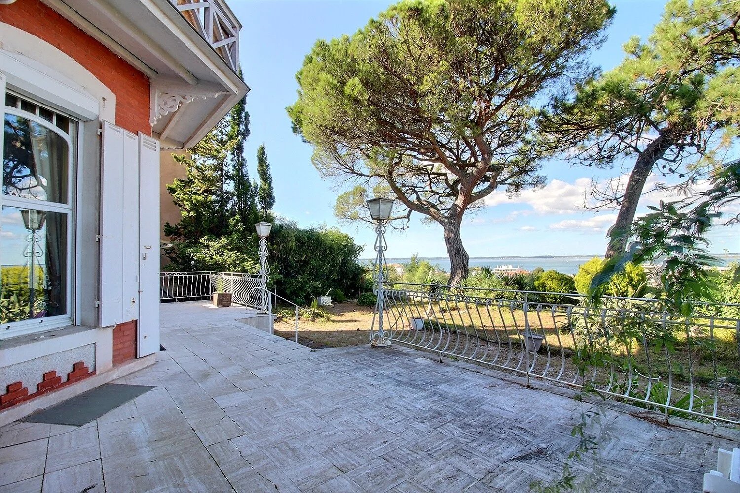 Arcachon, New Aquitaine, 33120, FR, 4 Bedrooms Bedrooms, ,2 BathroomsBathrooms,Residential,For Sale,1995829