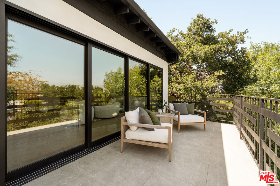 Studio City, California, 91604, United States, 5 Bedrooms Bedrooms, ,5 BathroomsBathrooms,Residential,For Sale,1827370