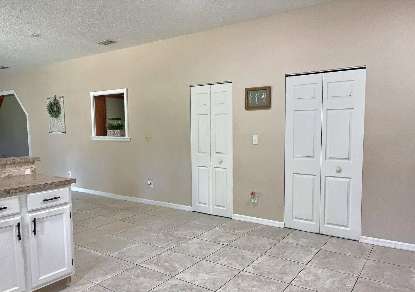 Hawthorne, Florida, 32640, United States, 5 Bedrooms Bedrooms, ,2 BathroomsBathrooms,Residential,For Sale,1903674