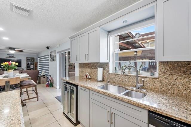 Hialeah, Florida, 33015, United States, 5 Bedrooms Bedrooms, ,3 BathroomsBathrooms,Residential,For Sale,1977900