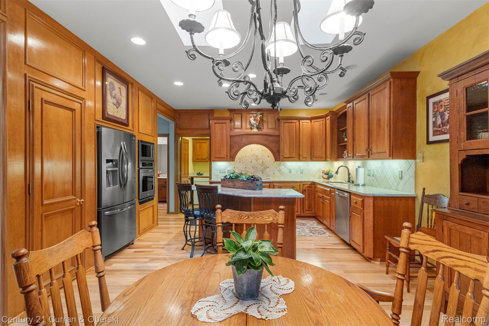 Shelby Charter Township, Michigan, 48316, United States, 2 Bedrooms Bedrooms, ,4 BathroomsBathrooms,Residential,For Sale,1977088