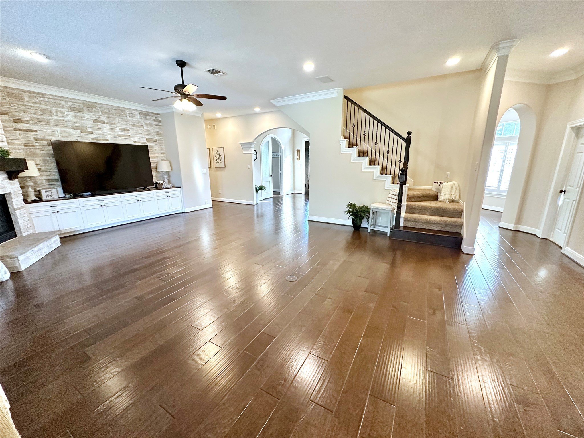 Friendswood, Texas, 77546, United States, 3 Bedrooms Bedrooms, ,5 BathroomsBathrooms,Residential,For Sale,1908024