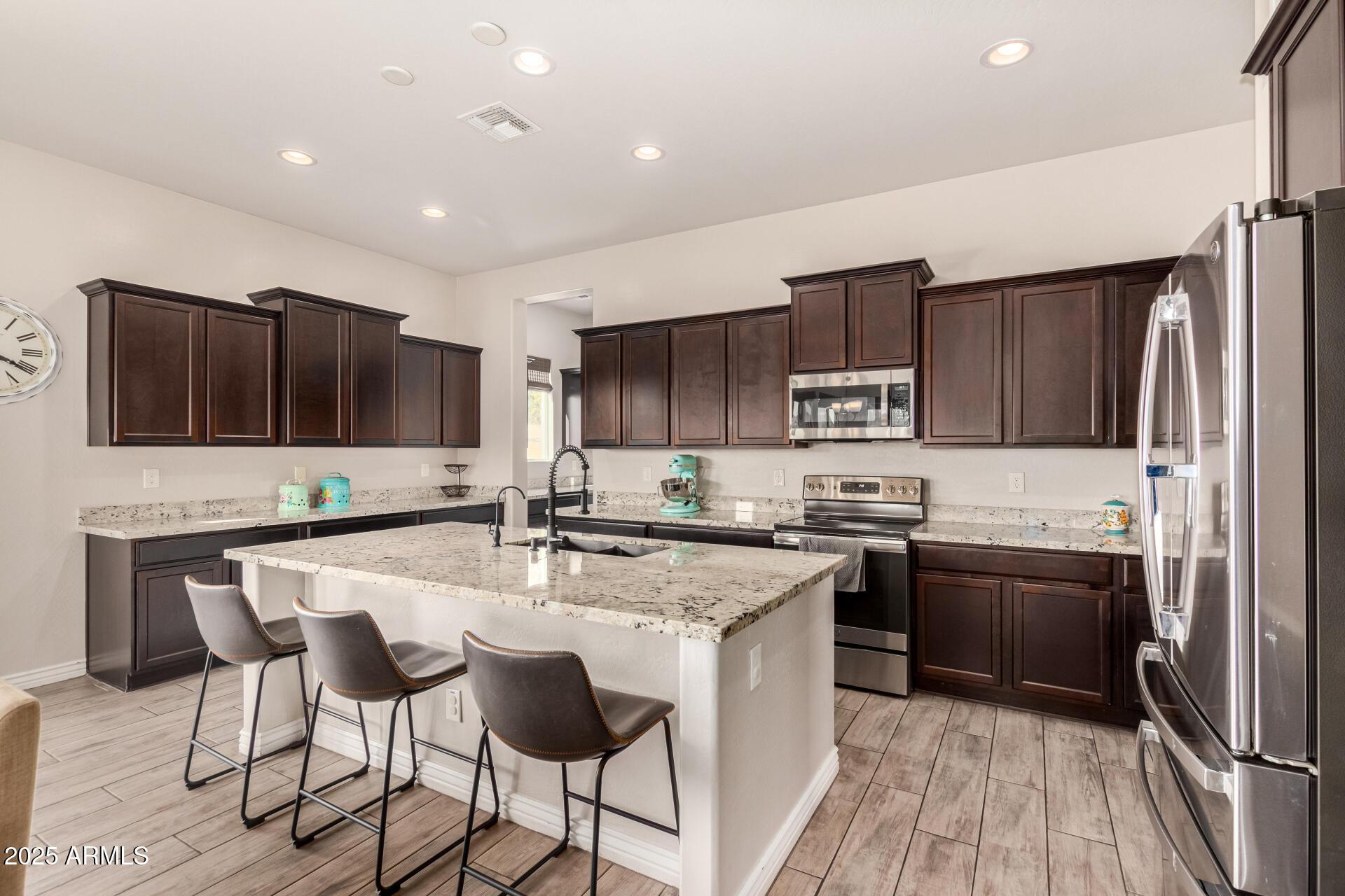 Glendale, Arizona, 85305, United States, 4 Bedrooms Bedrooms, ,5 BathroomsBathrooms,Residential,For Sale,1881067