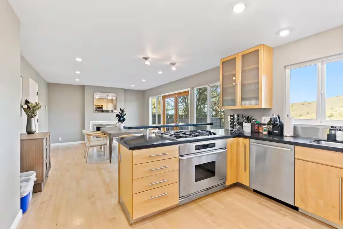 Pacifica, California, 94044, United States, 4 Bedrooms Bedrooms, ,4 BathroomsBathrooms,Residential,For Sale,1988181