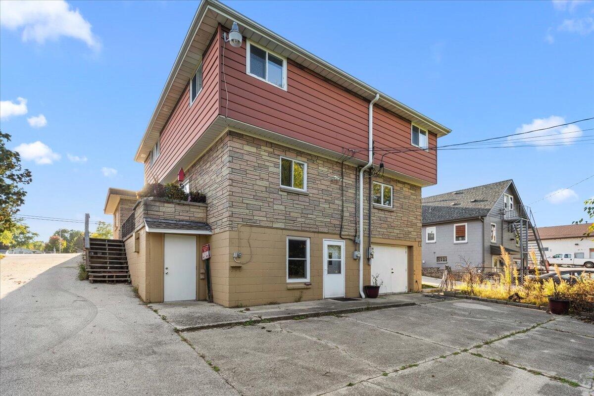 West Bend, Wisconsin, 53090, United States, 4 Bedrooms Bedrooms, ,3 BathroomsBathrooms,Residential,For Sale,1960551